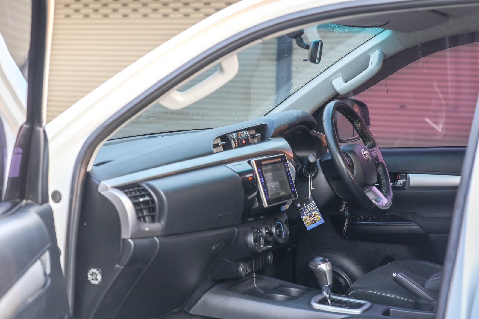 Car image 12
